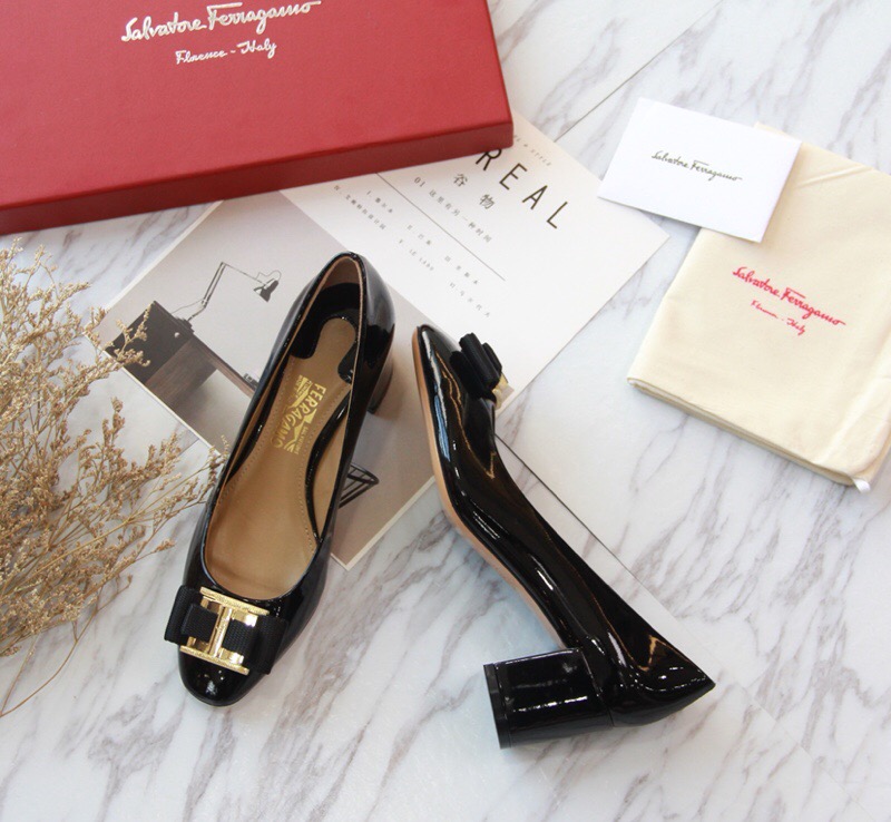 FERRAGAMO 페레가모 플라워 힐 펌프스 01P794 715156