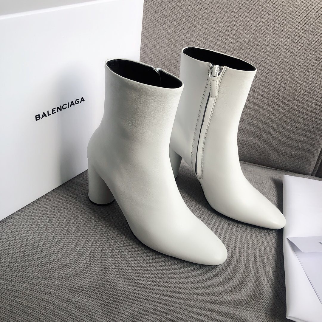 BALENCIAGA 발렌시아가 90MM 타원형 부티 화이트