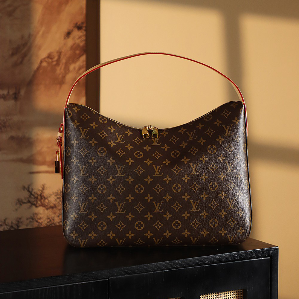 LOUIS VUITTON 루이비통 모노그램 슬라우치 MM M12098