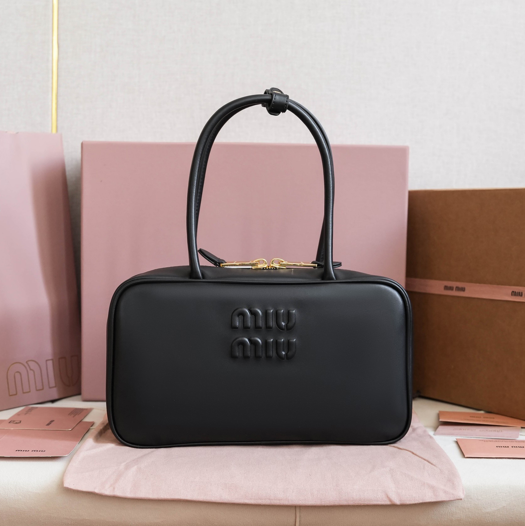 MIUMIU 미우미우 보 가죽 탑 핸들백 5BB172
