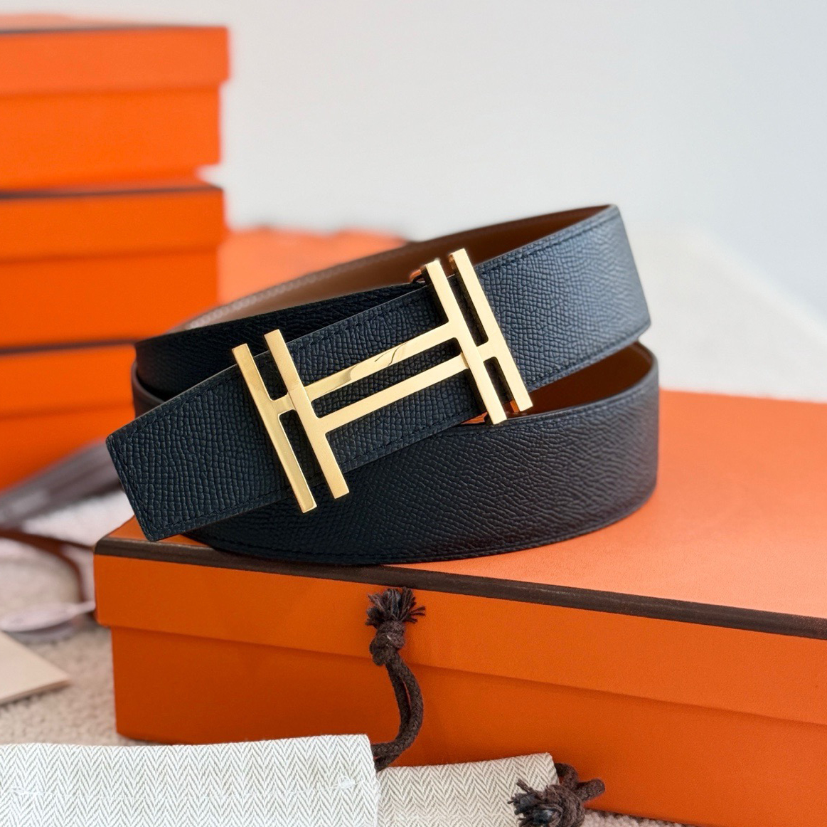 HERMES 에르메스 H 오 까레(H au Carre) 버클 & 리버서블 가죽 스트랩 38mm H066050