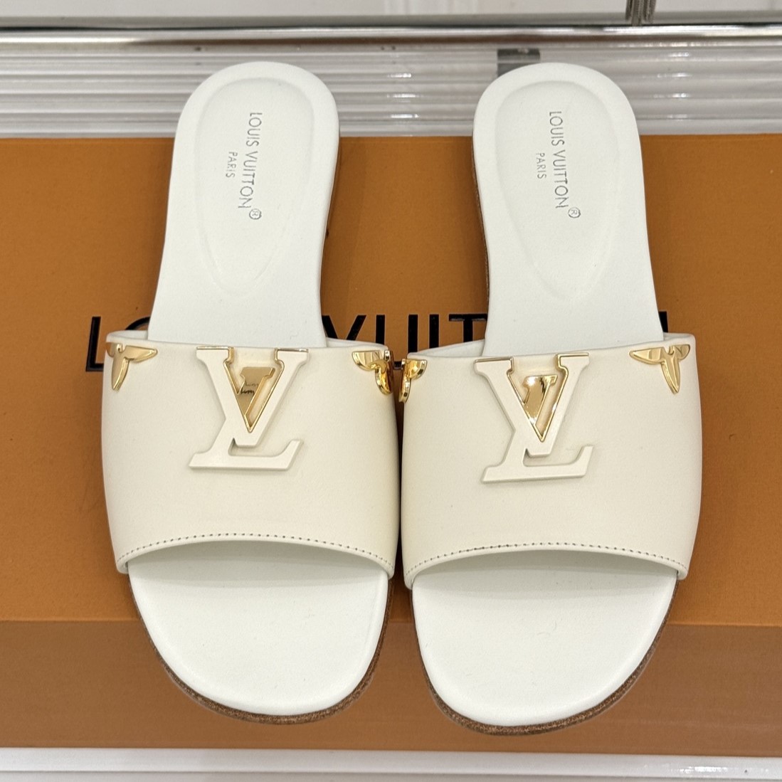 LOUIS VUITTON 루이비통 LV 마레 플랫 뮬 (LV Mare Flat Mule) #1926656