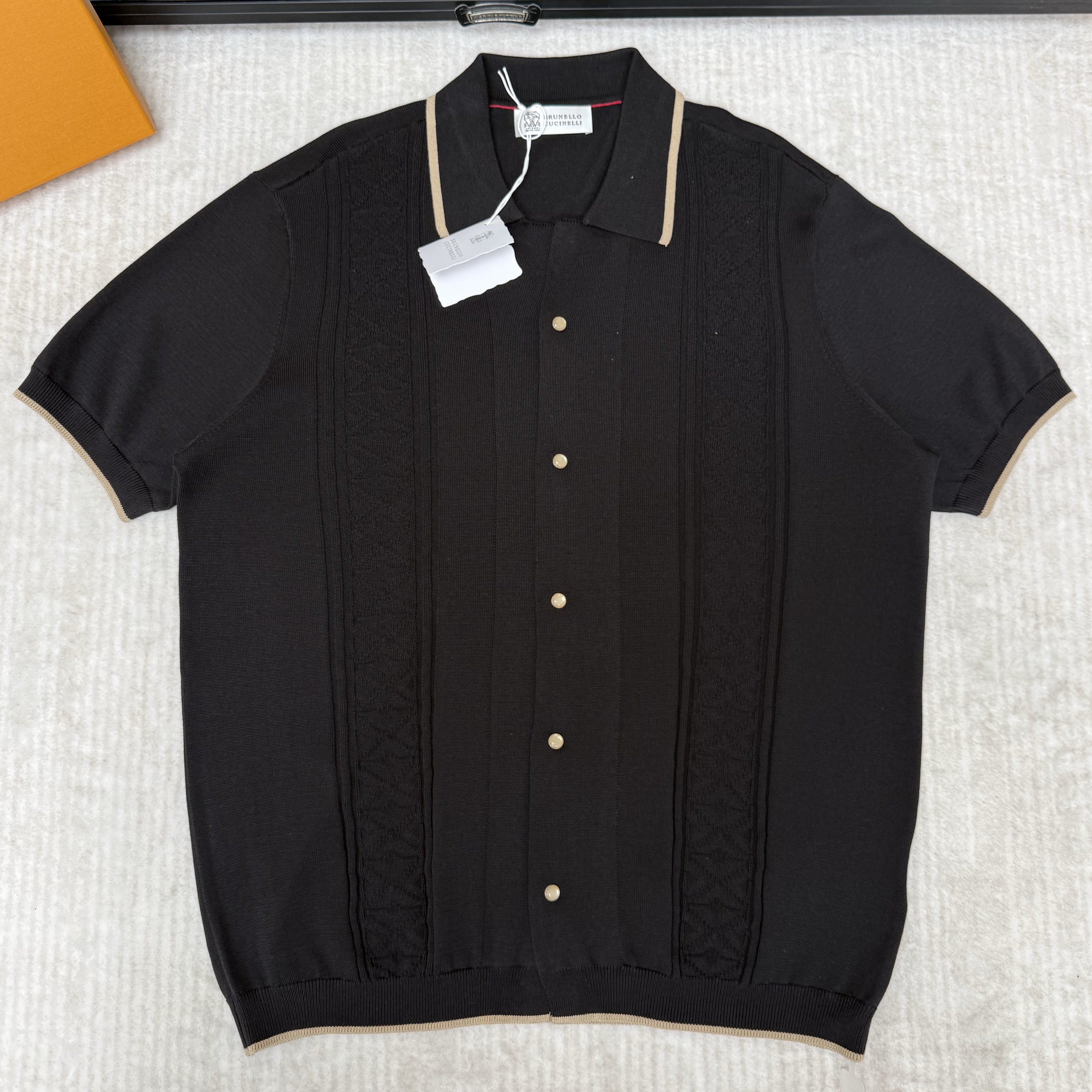 Brunello Cucinelli 브루넬로 쿠치넬리 콘트라스트 디테일 자카드 반소매 니트 셔츠 (Contrasting Detail Jacquard Short-Sleeve Knit Shirt / Polo)