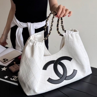 CHANEL 샤넬 코코 비치 맥시 호보 백 에크루 블랙 금장 AS6180