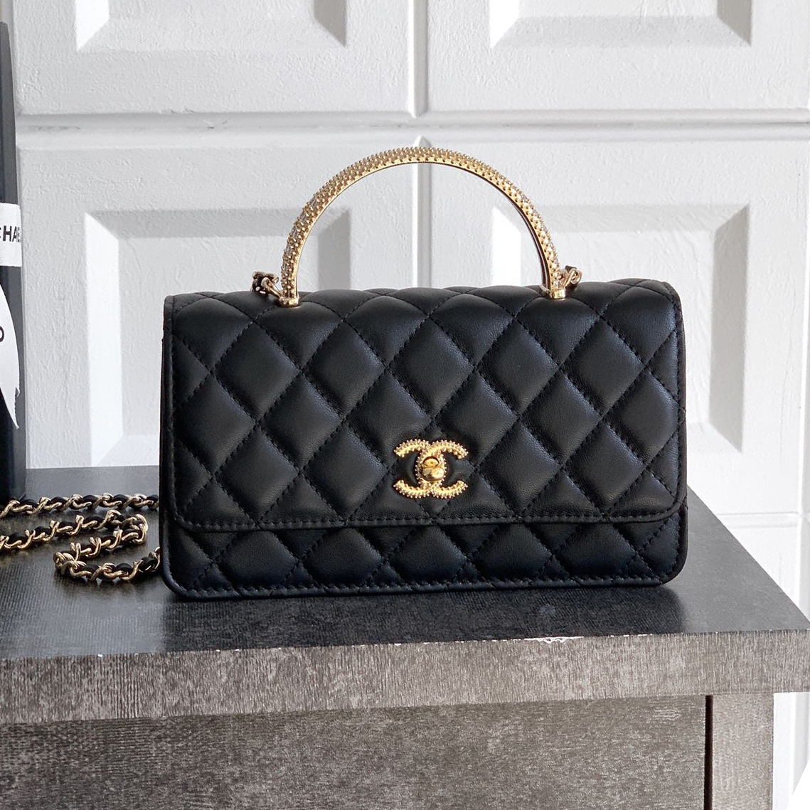 CHANEL 샤넬 클래식 탑핸들 체인 플랩백 AS6255