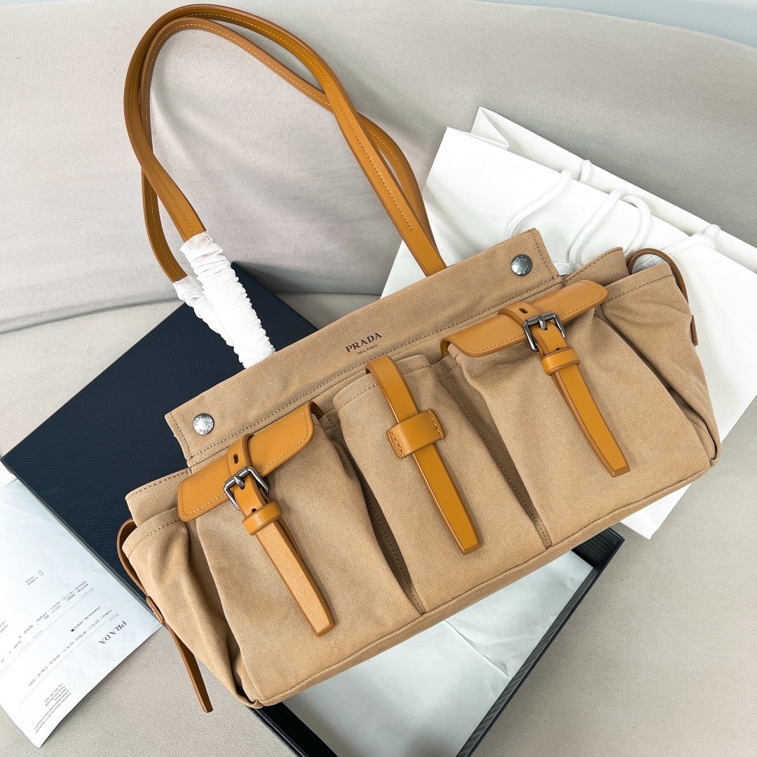 PRADA 프라다 루트 라지 캔버스 및 가죽 토트백 1BG644