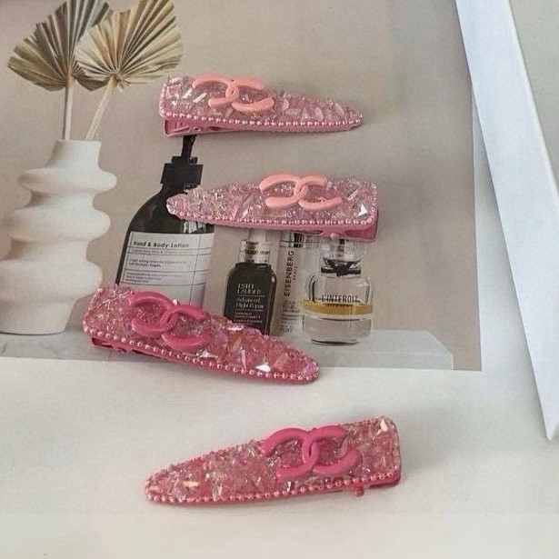 CHANEL 샤넬 CC 로고 핑크 크리스탈 스트라스 글리터 똑딱이 헤어핀 세트 (2pc)