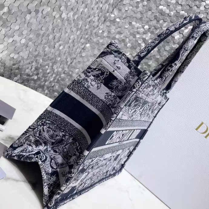 DIOR 디올