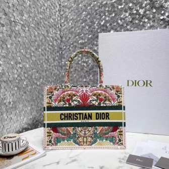 DIOR 디올