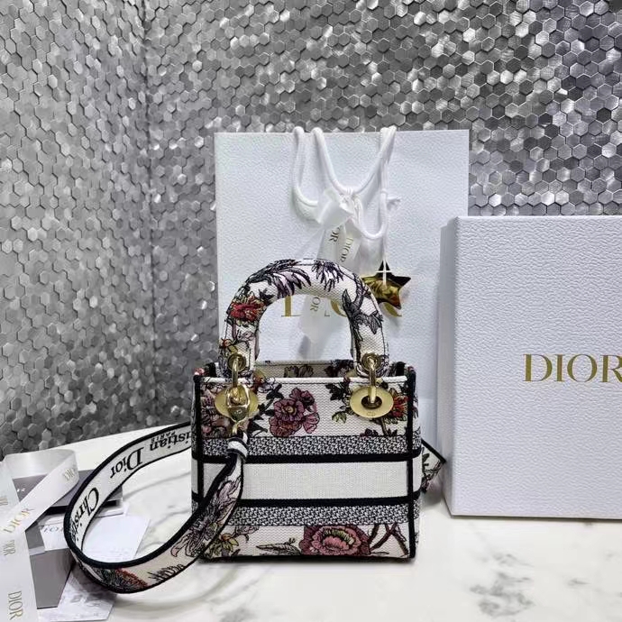 DIOR 디올