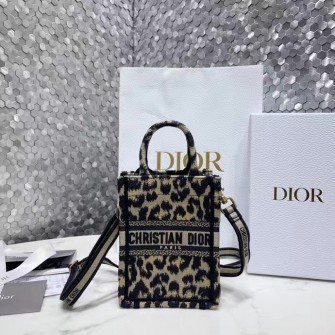 DIOR 디올