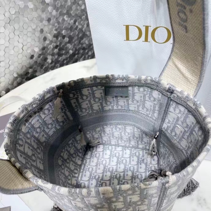 DIOR 디올