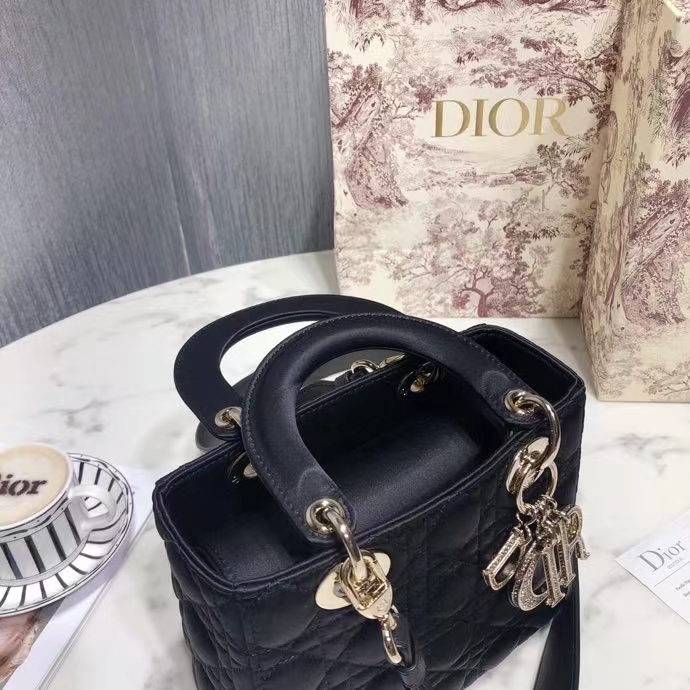 DIOR 디올