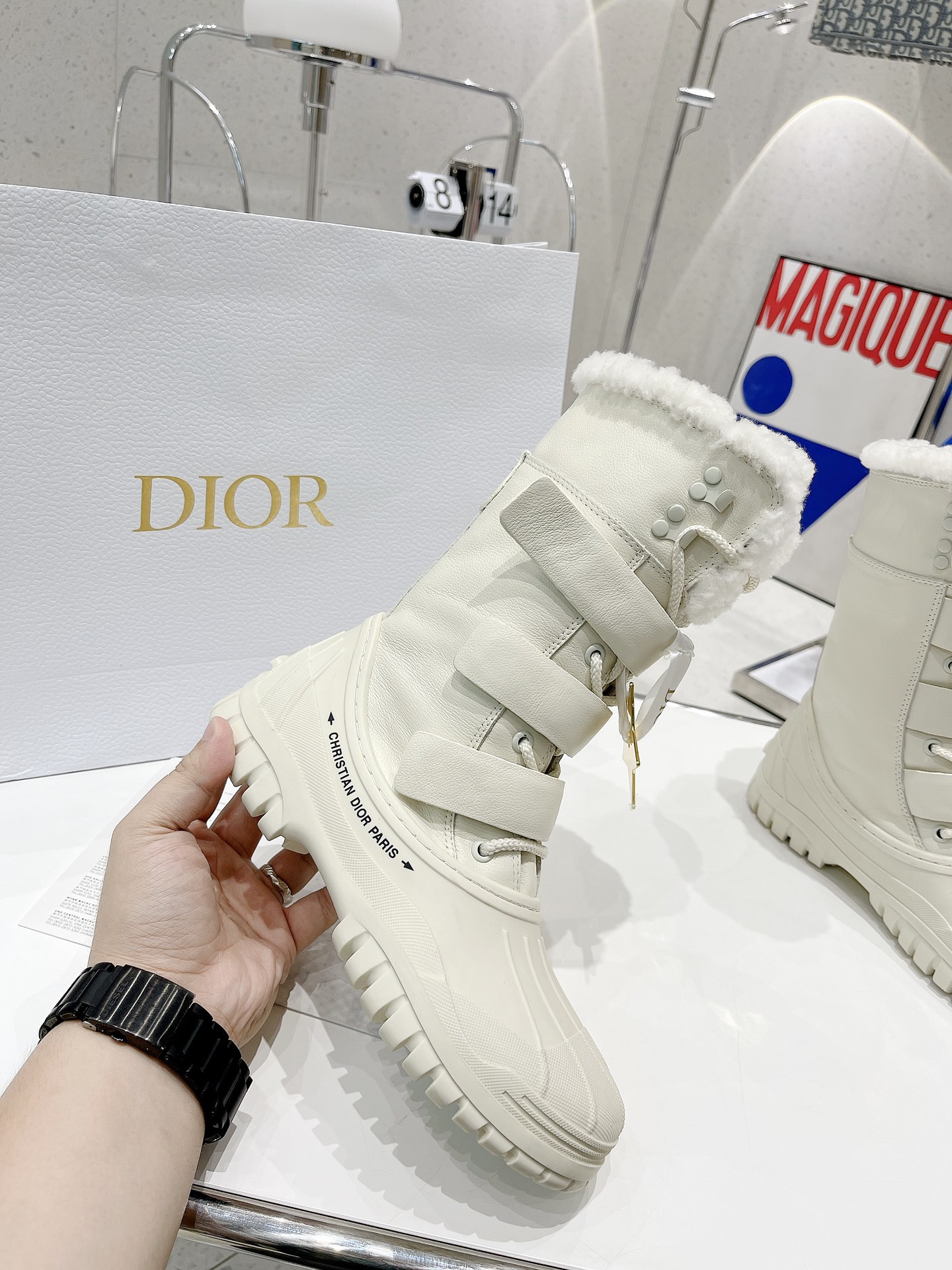 디올 [DIOR]