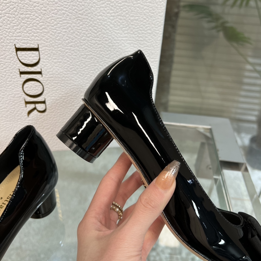 디올 [DIOR]