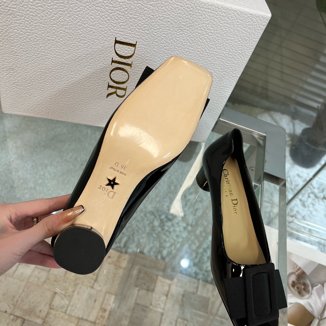 디올 [DIOR]