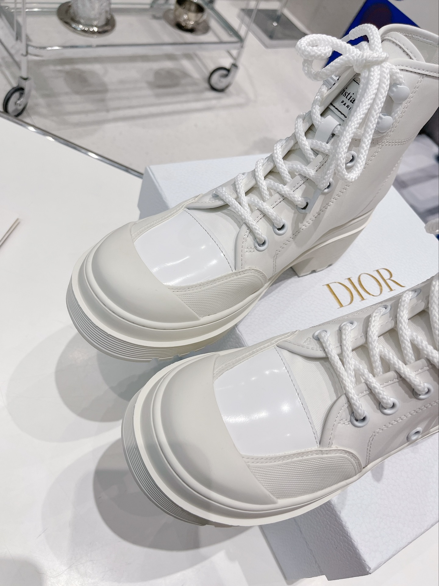 디올 [DIOR]