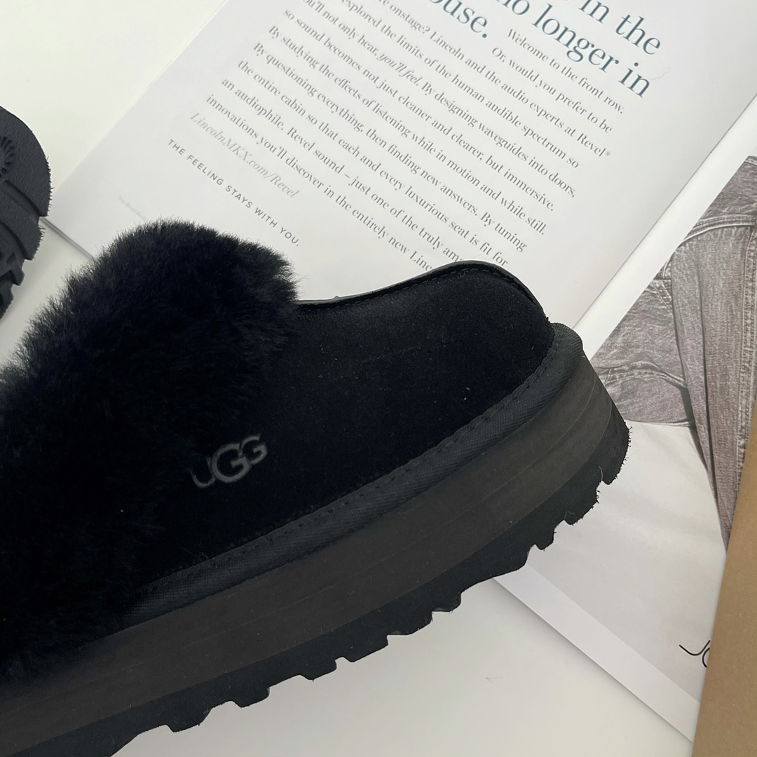 UGG 230110334