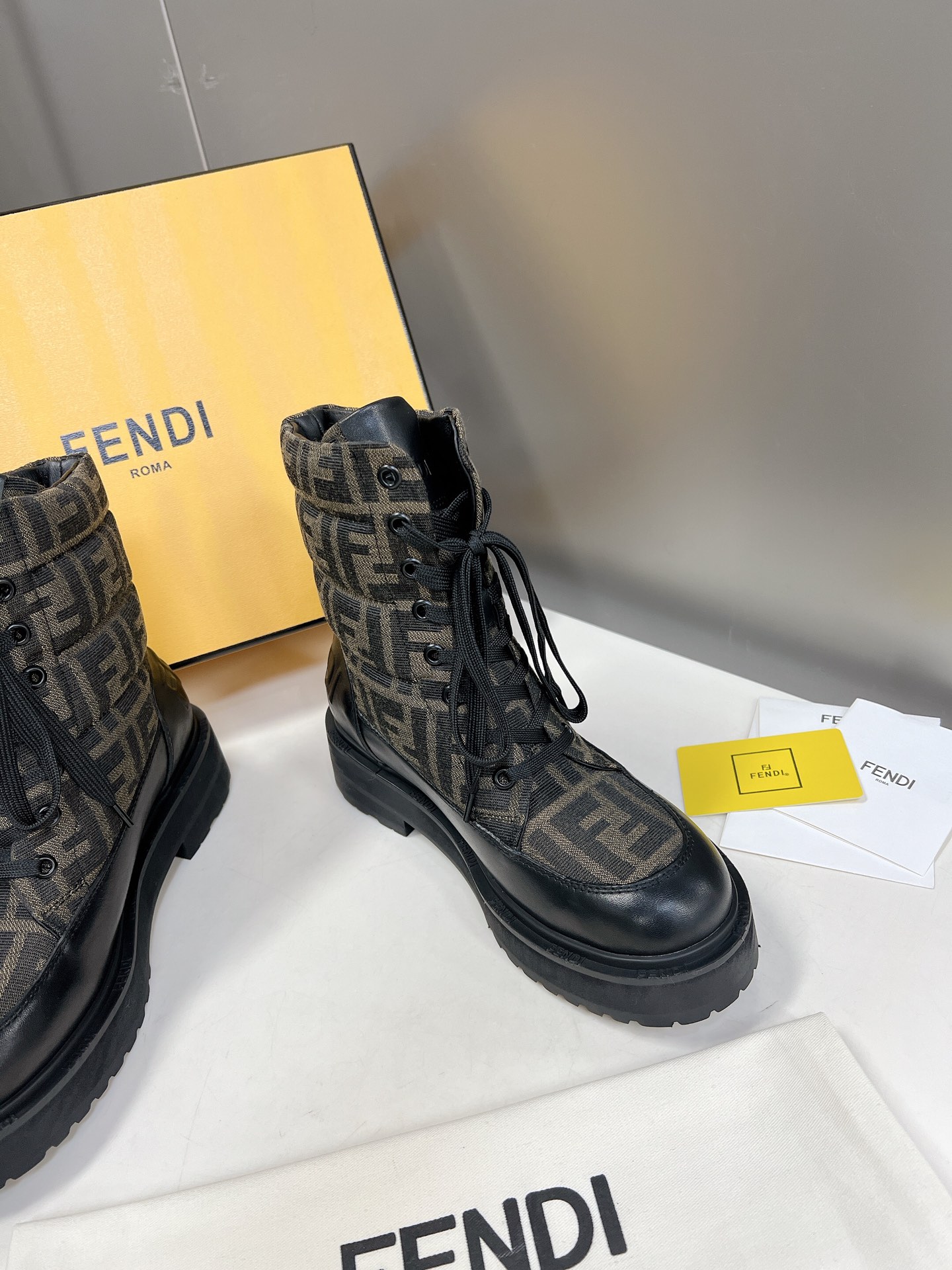 FENDI 펜디 230110426