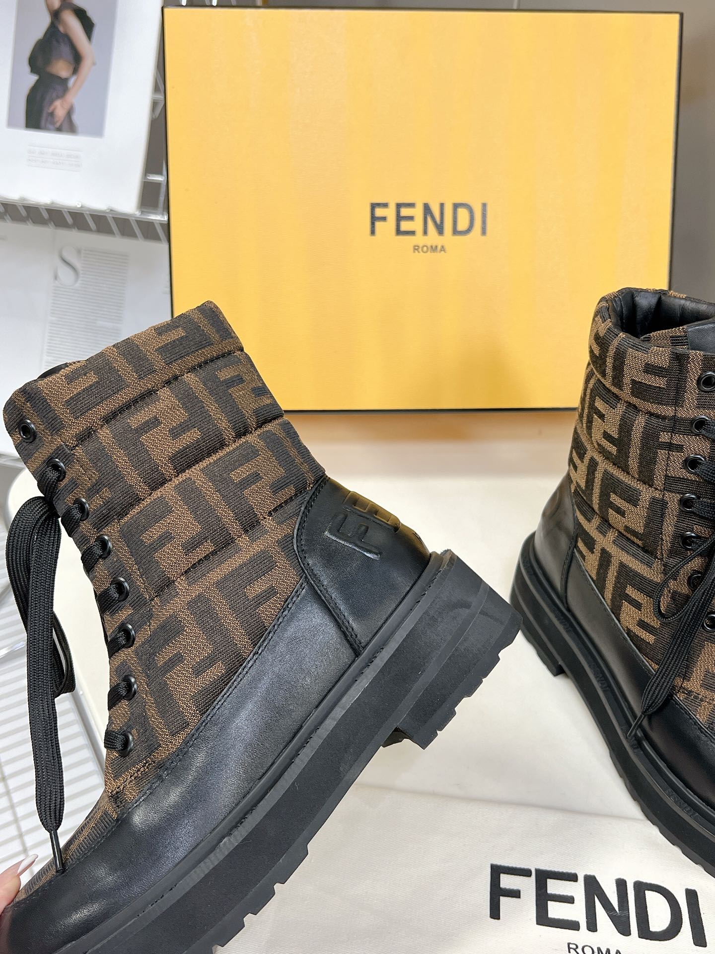 FENDI 펜디 230110427