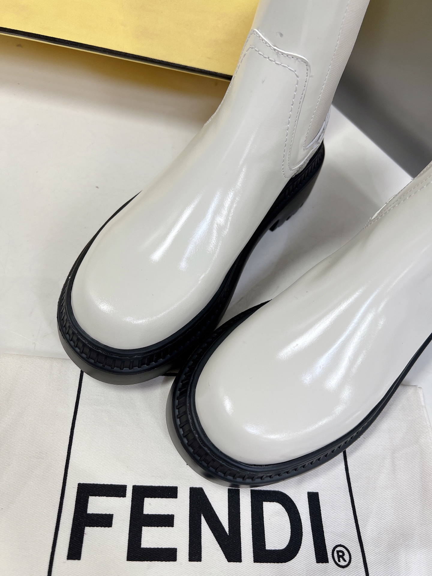 FENDI 펜디 230110450