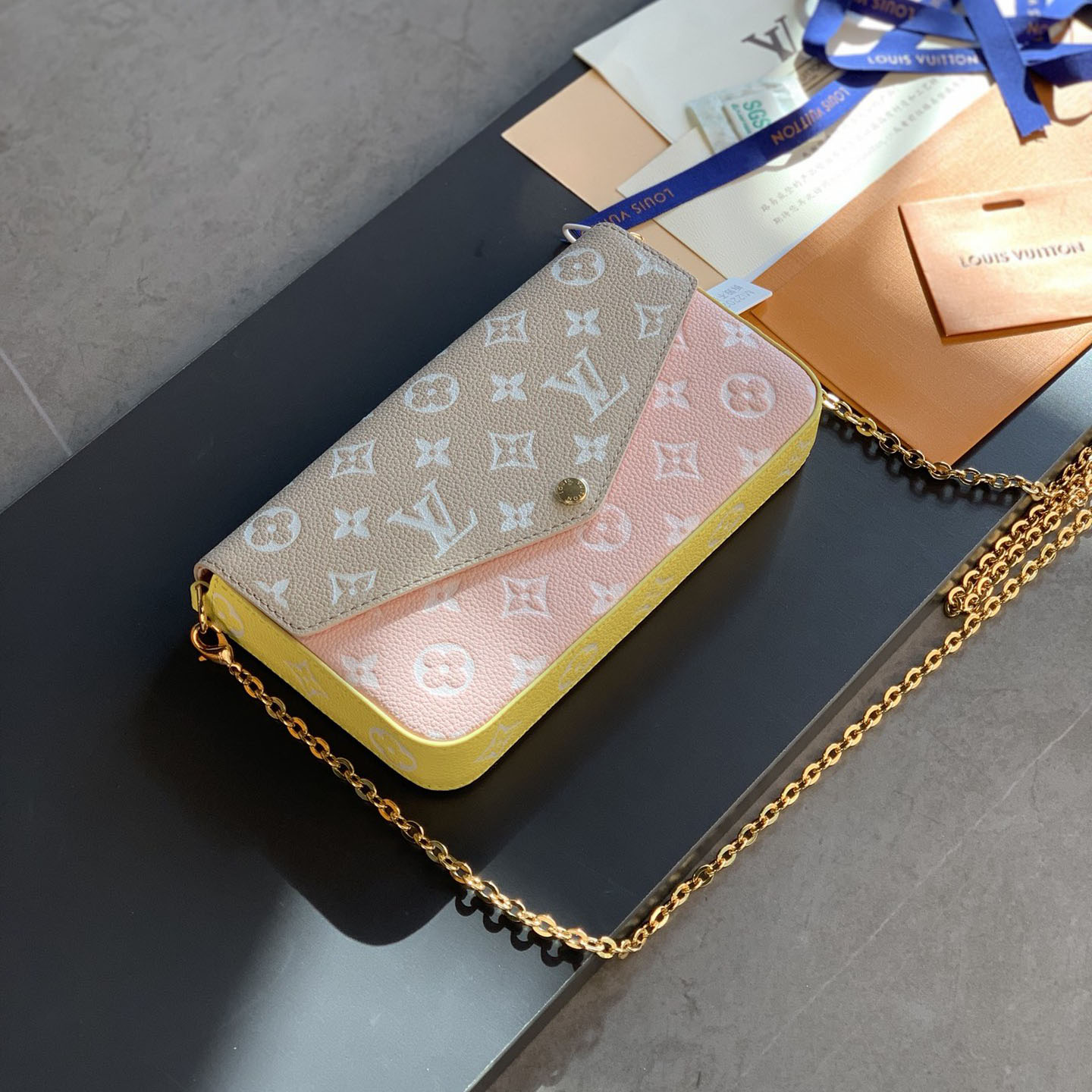 LOUIS VUITTON 루이비통 펠리시 포쉐트 M81359